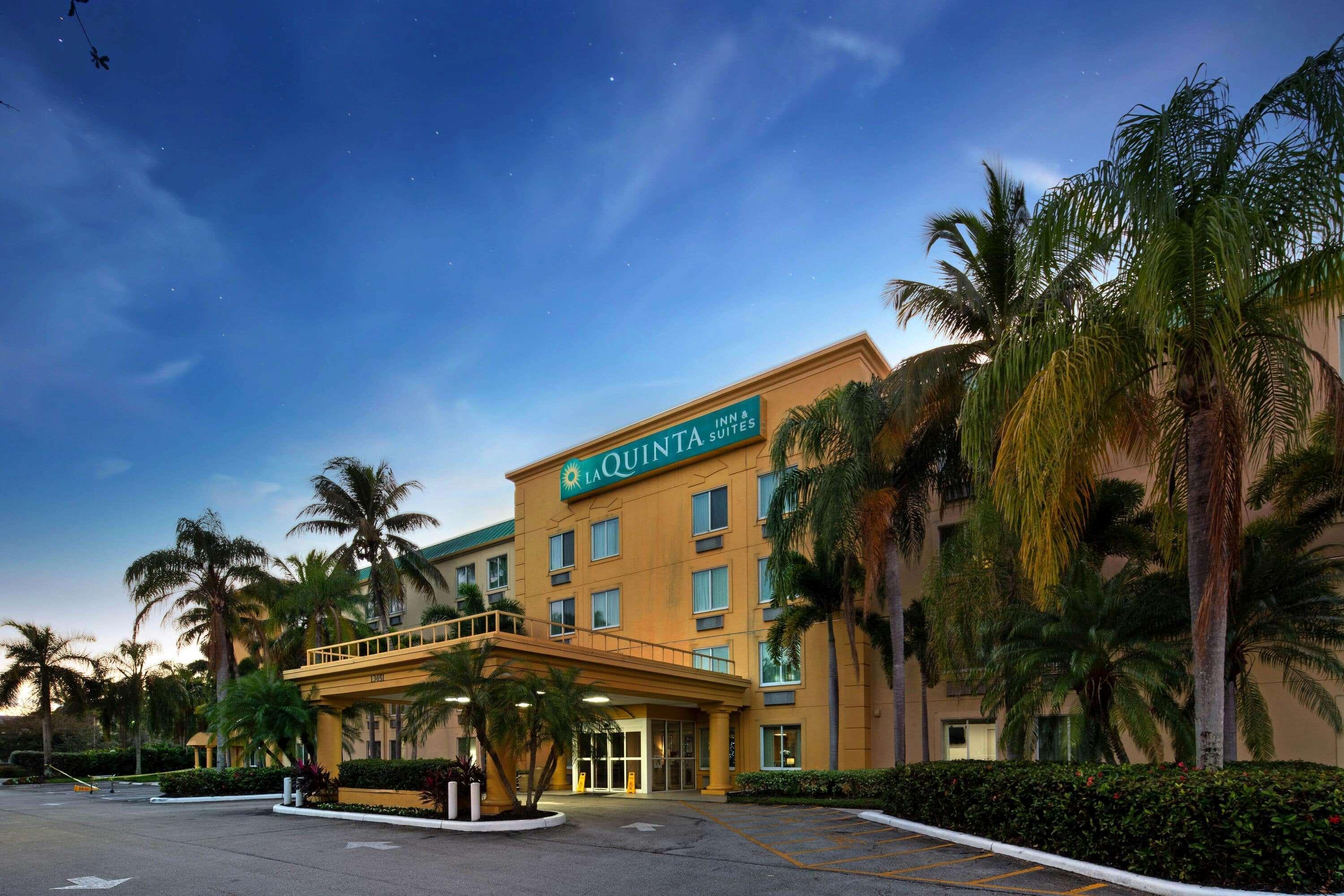 Hotels in Sunrise, FL - DoubleTree Sunrise-Sawgrass Mills